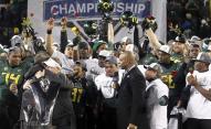 Chip Kelly hug after Pac-12 title game